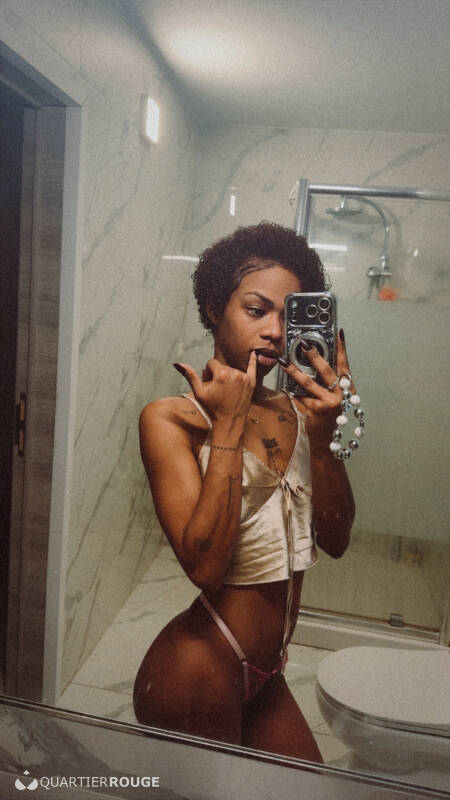 Amora (Photo)