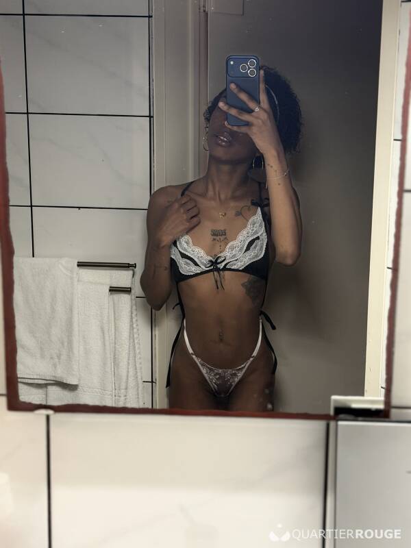 Amora (Photo)