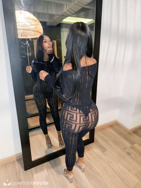 SARA DOMINANTE (Photo)