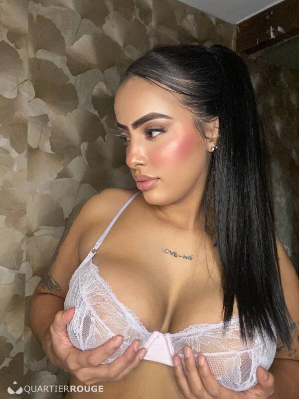 Lorenna Andrade (Photo)