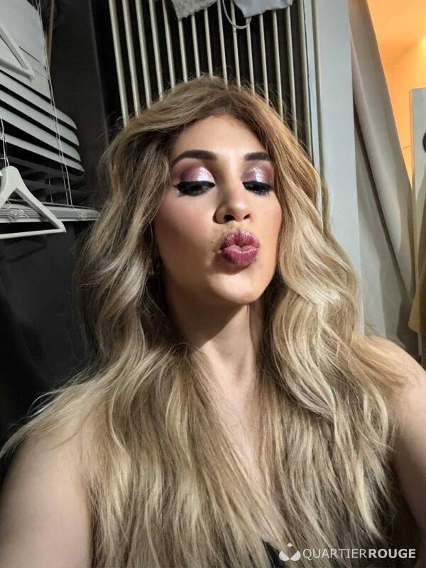 Laura Brazilian (Photo)