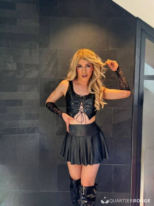 Laura Active (Photo)