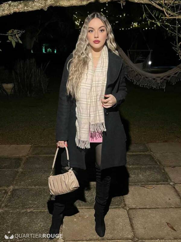 Leona Meneses (Photo)