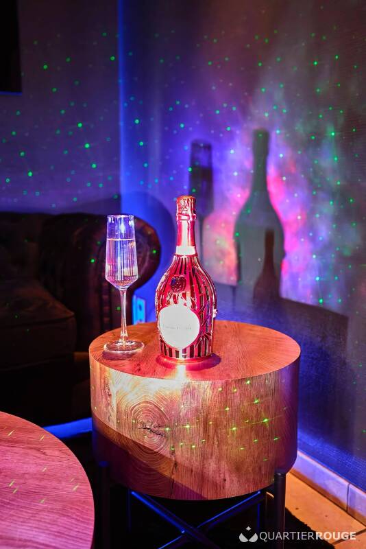 Temptation Bar (Photo)