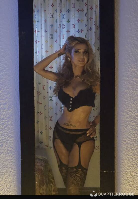 Daniela Evangelista (Photo)