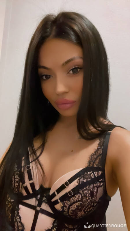 Ilary Party Girl (Photo)