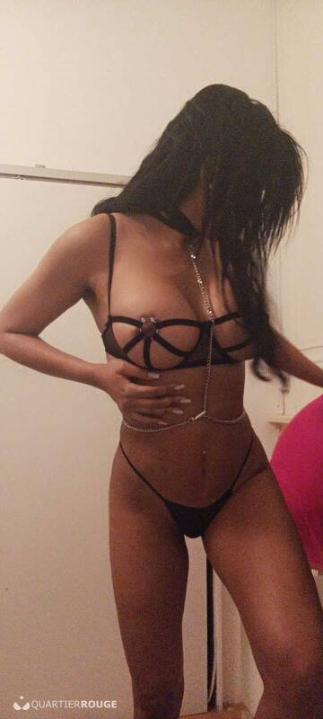 Lavinia Hot (Photo)