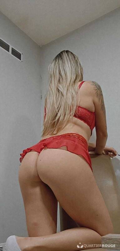 Larissa Souza (Photo)