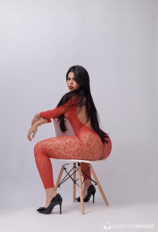Mirela (Photo)