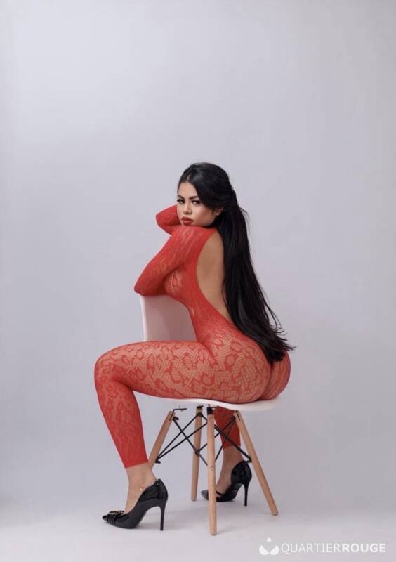 Mirela (Photo)