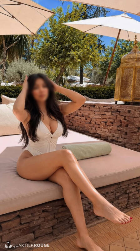 Rimenna Sexy Brunne (Photo)