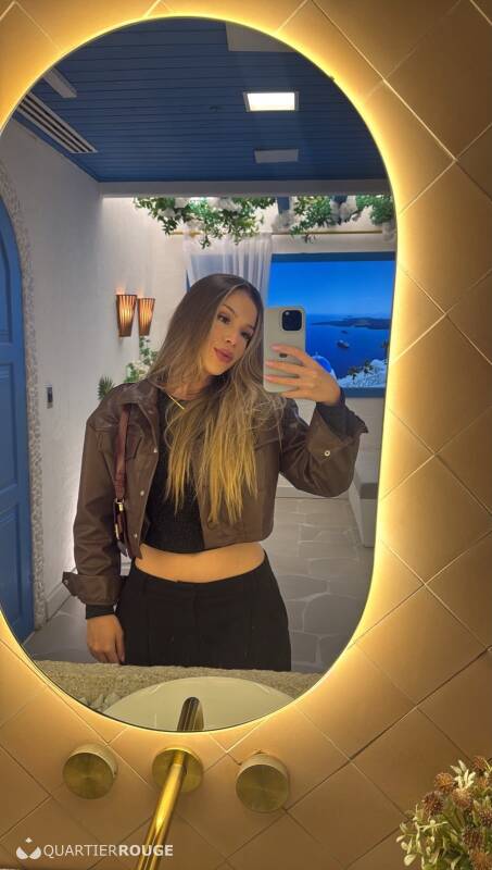 Mia (Photo)