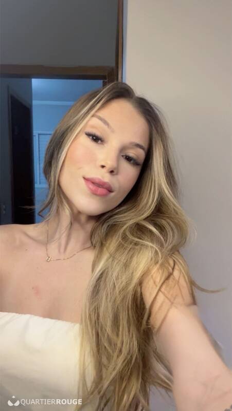 Mia (Photo)