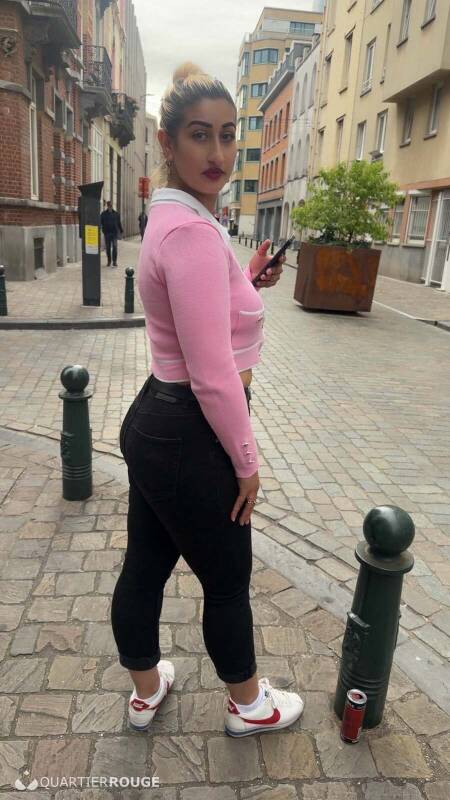 Andreea Deea (Photo)
