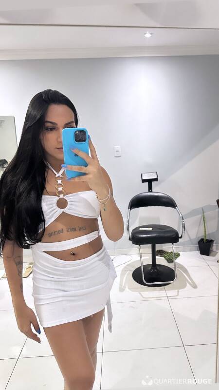 Rebeka Nouvelle en ville (Photo)