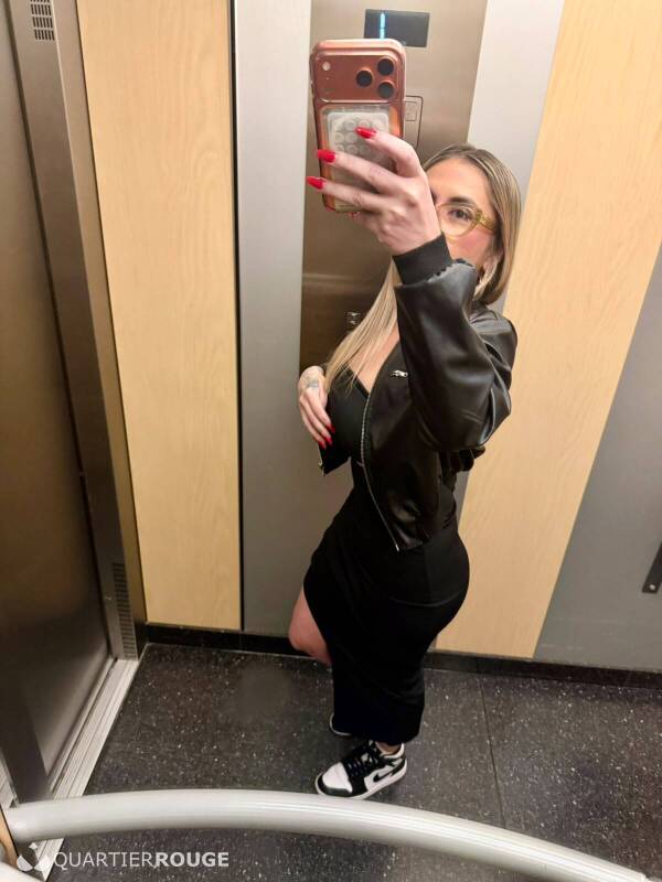 KAMILLA HOT (Photo)