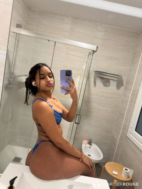 Mía (Photo)