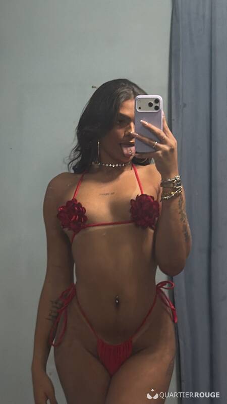 Stefany Almeida (Photo)
