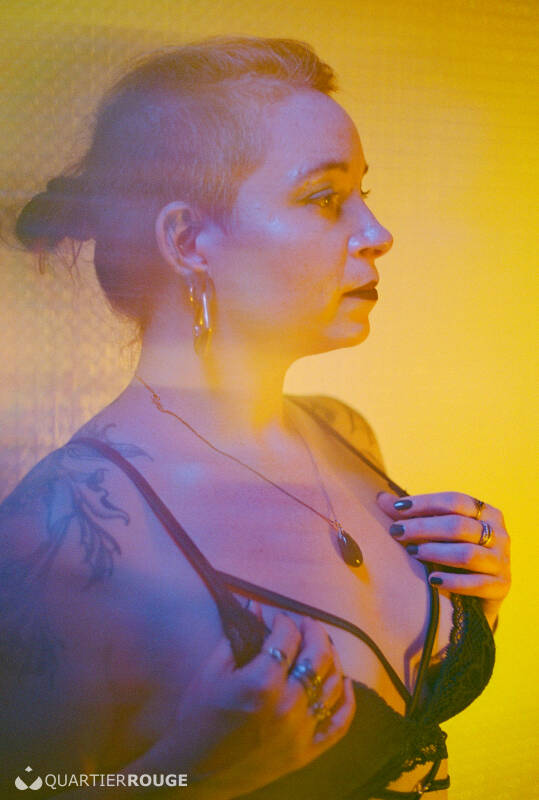 Mistress Eldey (Photo)