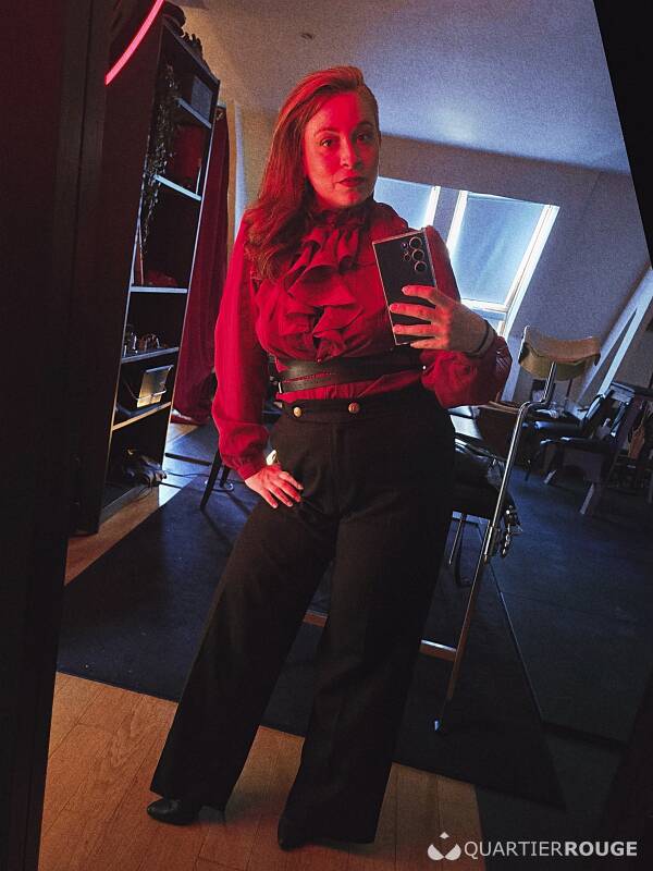 Mistress Eldey (Photo)