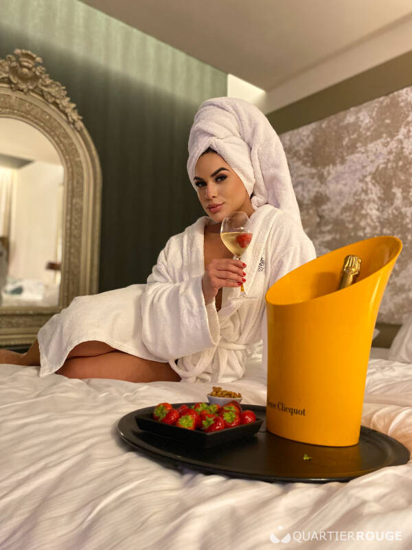 Mistress Leticia (Photo)