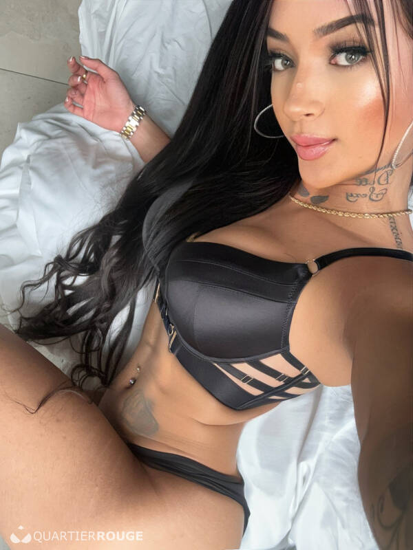 Diamond escort (Photo)