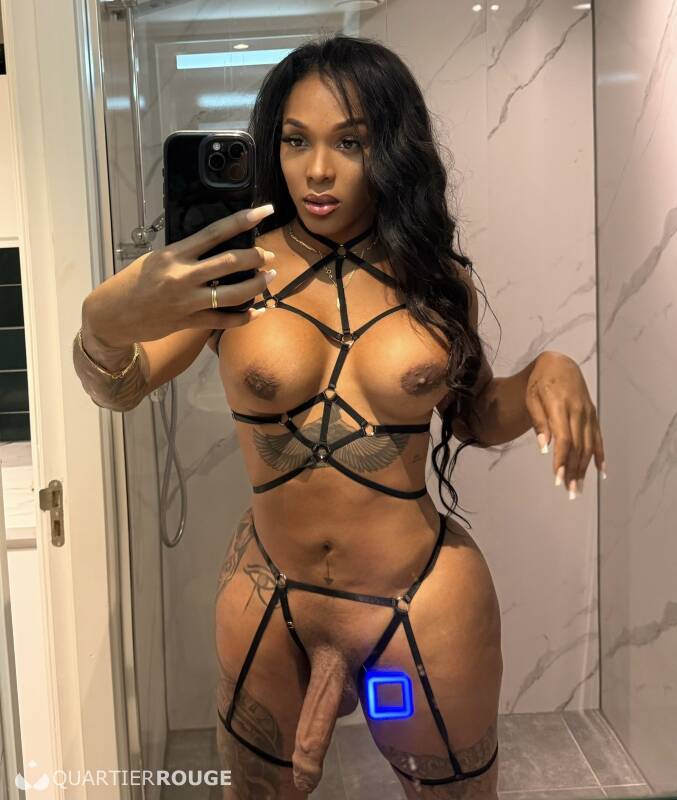 Nahomy Safeira (Photo)