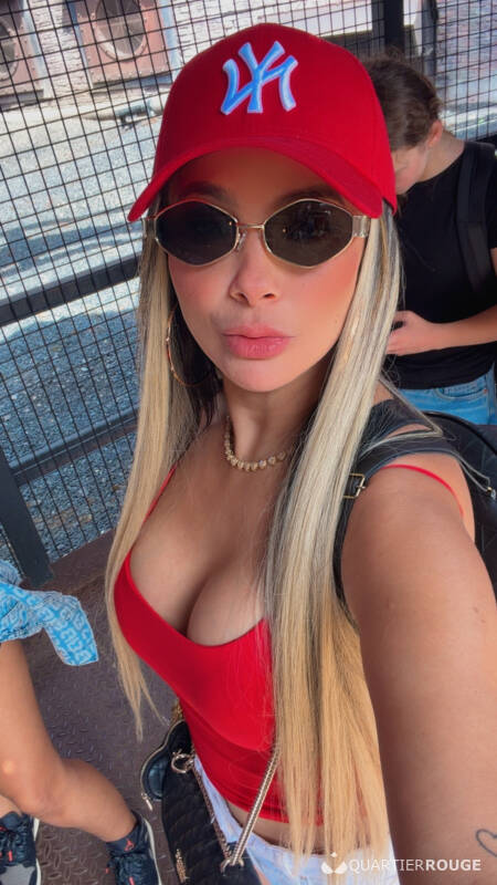 Ana Victoria (Photo)