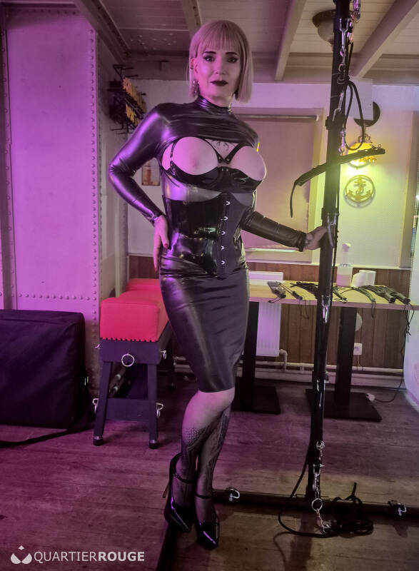 Lady Noctula (Photo)