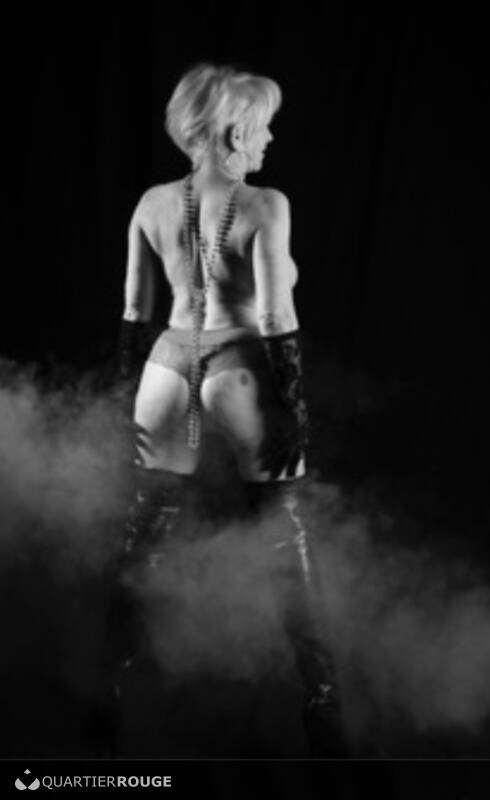 Anne Valerie (Photo)