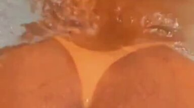 Massagem nuru