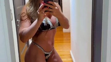 ERIKA DOUX